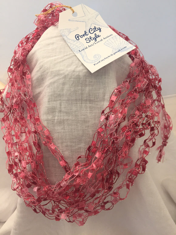 Crochet necklace in pink